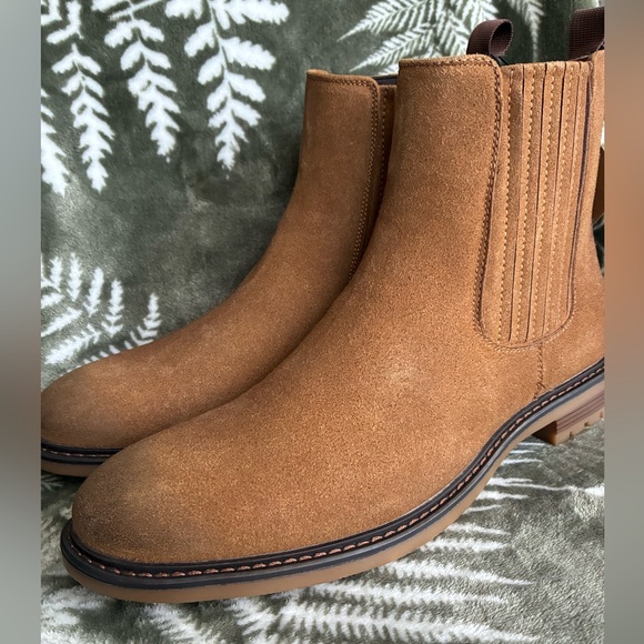 Cliffs by WHITE MOUNTAIN Brown Chelsea Boots - Picture 1 of 14